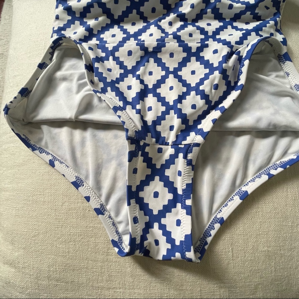 JCREW one piece women swim suit (mama+toddler listings) - Picture 4 of 8